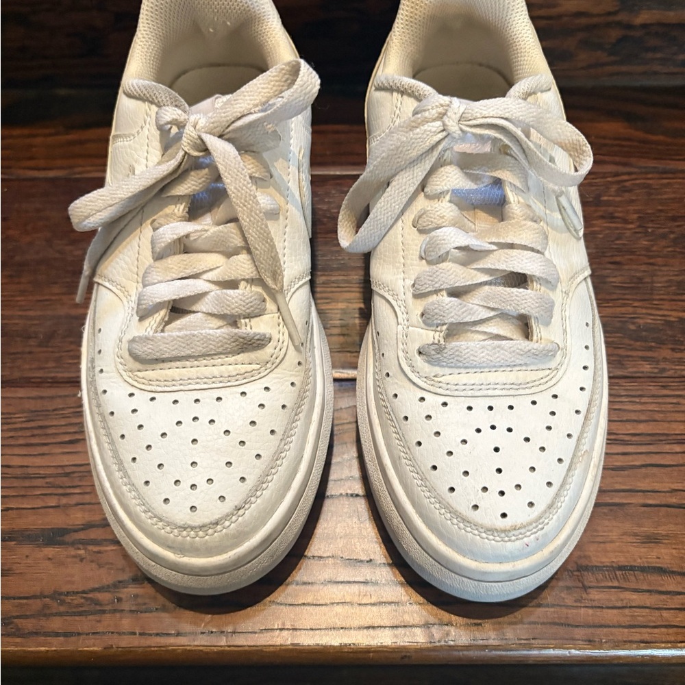 Nike Women's Air Force 1 Platform Sneaker Shoes in size 6